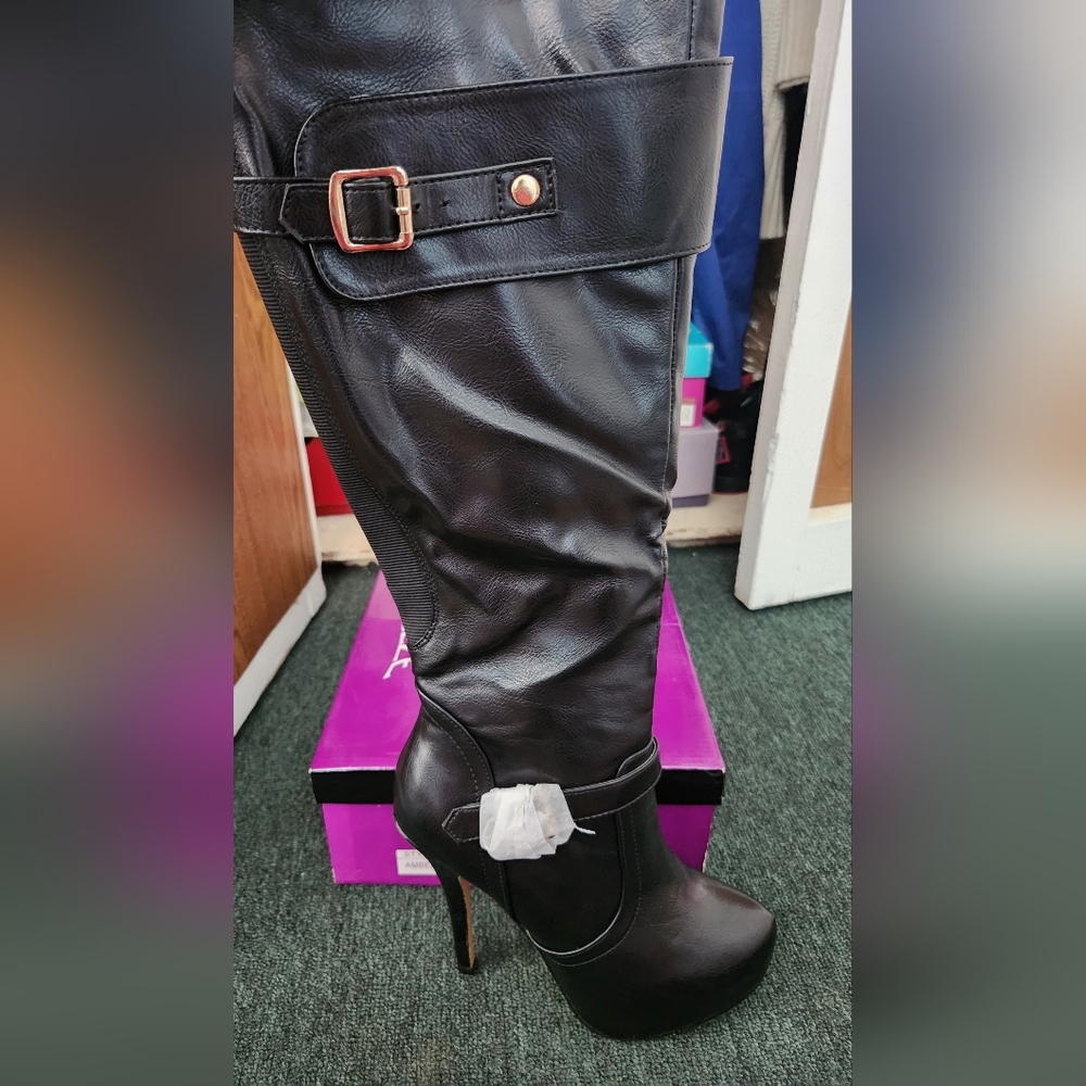 Size 7.5 knee high heeled boots, zip up. 4 in heel and 2 inch platform in front